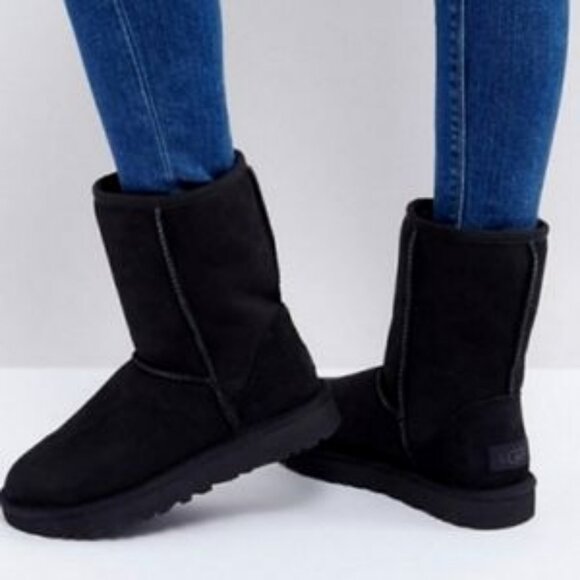 Womens Ugg S/N 5825 Black Suede Classic Short Pull-On Shearling Booties 7 - Picture 1 of 8